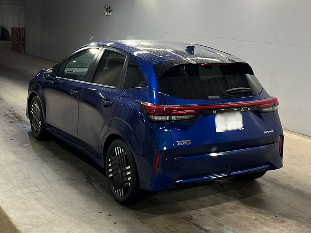 NISSAN AURA