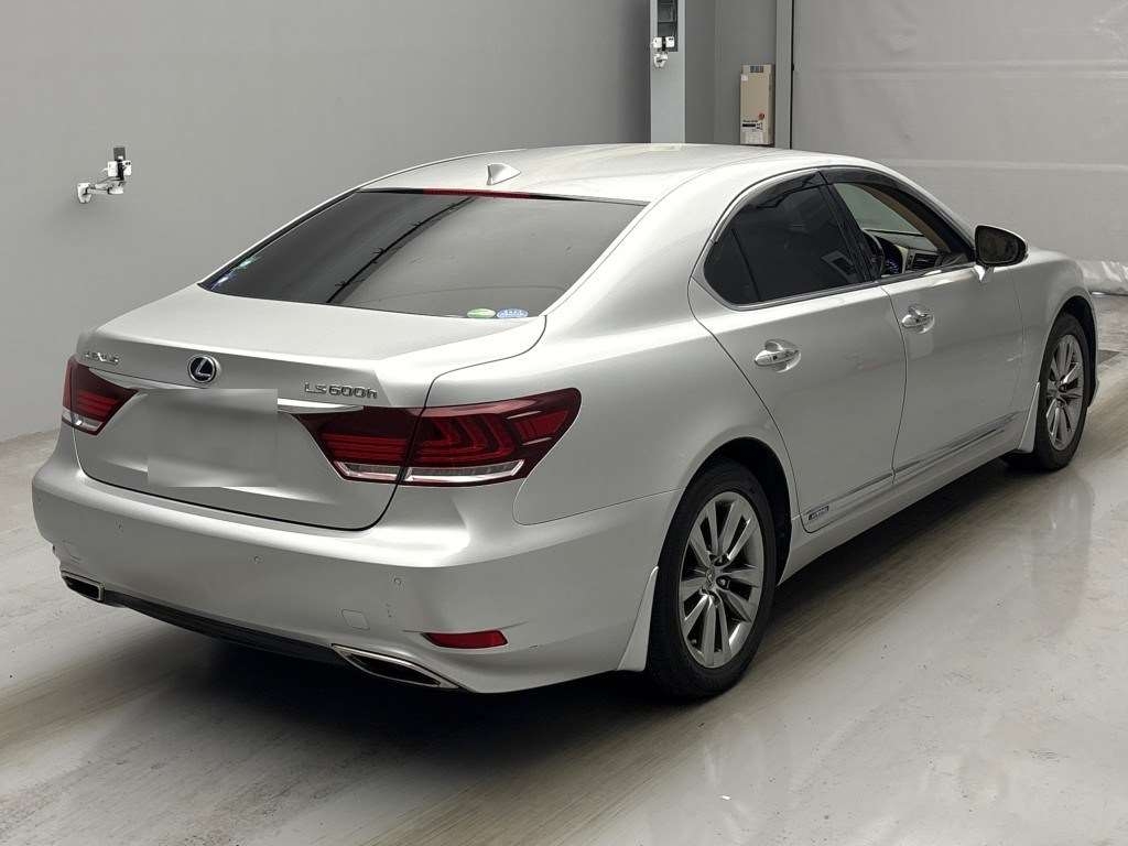 LEXUS LS600H