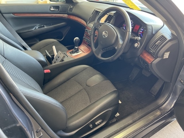 NISSAN SKYLINE