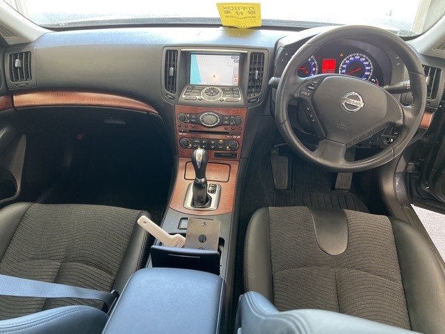 NISSAN SKYLINE
