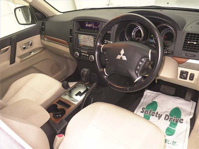MITSUBISHI PAJERO