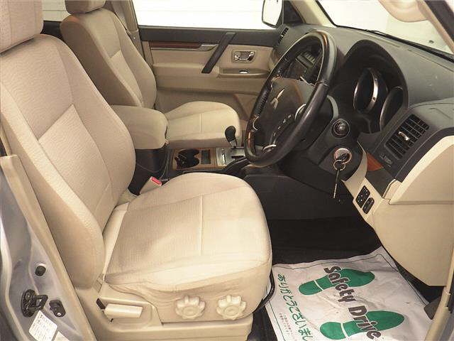 MITSUBISHI PAJERO