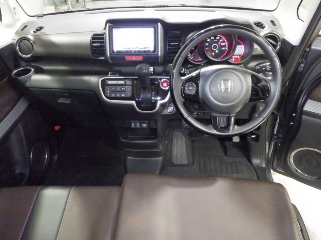 HONDA N-BOX SLASH