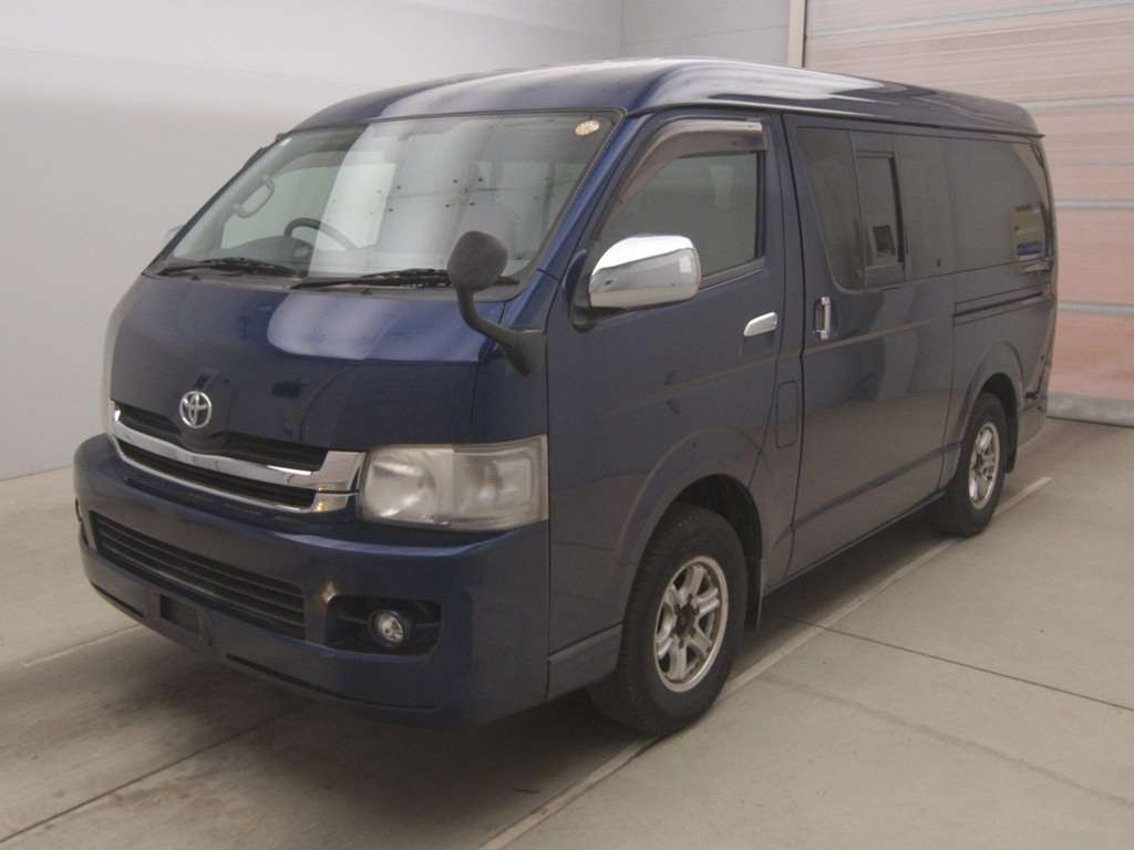 TOYOTA HIACE