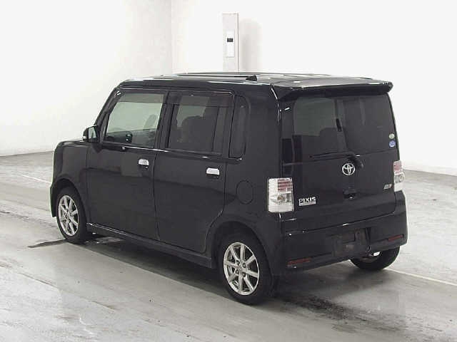 TOYOTA PIXIS SPACE