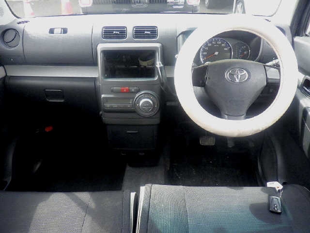TOYOTA PIXIS SPACE