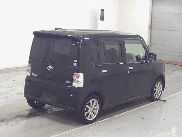 TOYOTA PIXIS SPACE