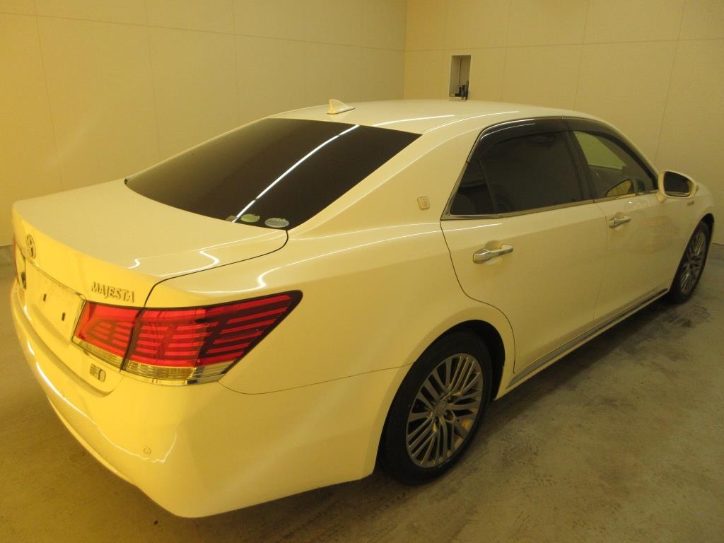 TOYOTA CROWN MAJESTA