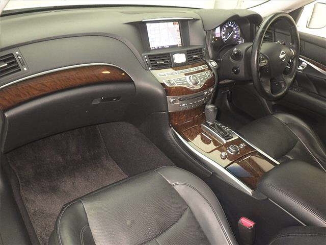 NISSAN FUGA