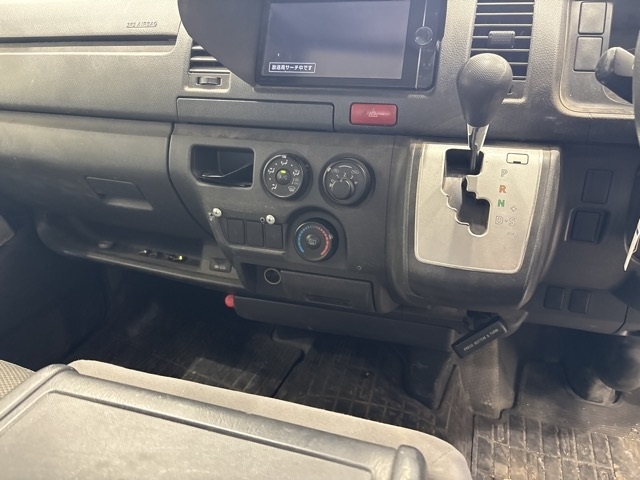 TOYOTA REGIUS ACE