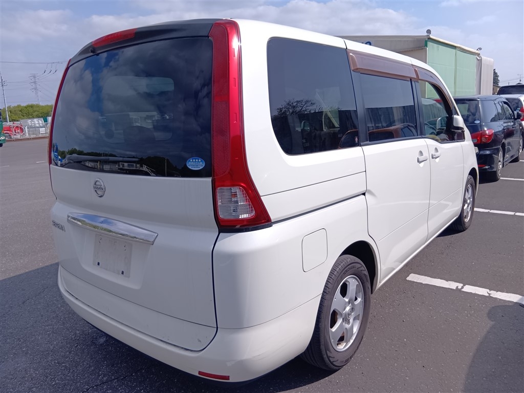 NISSAN SERENA