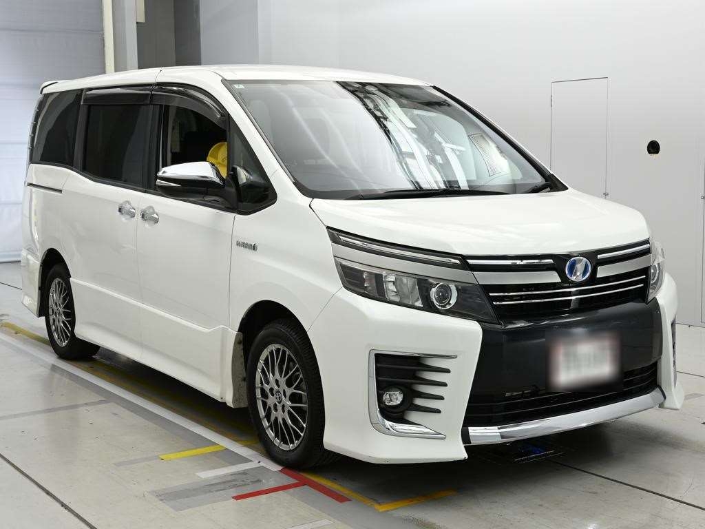 TOYOTA VOXY