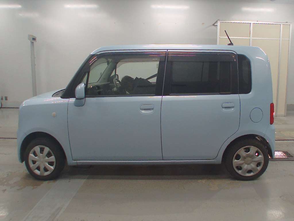 TOYOTA PIXIS SPACE