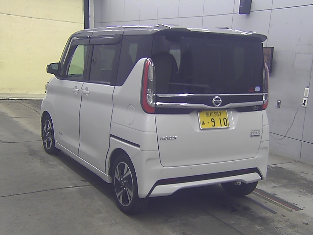 NISSAN ROOX