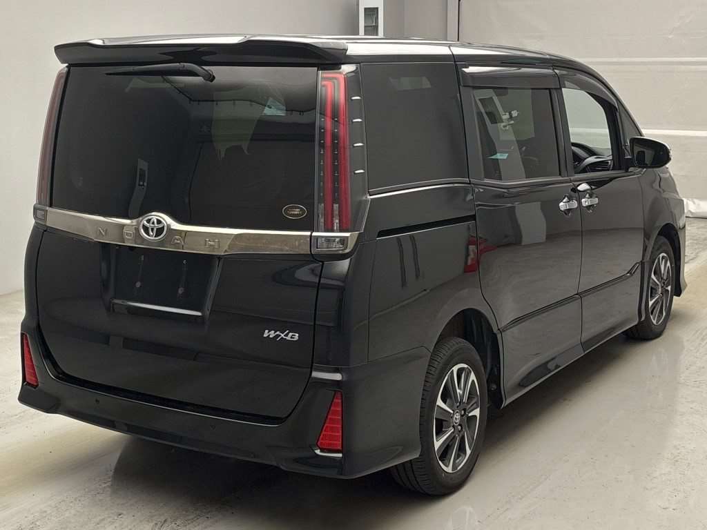 TOYOTA NOAH