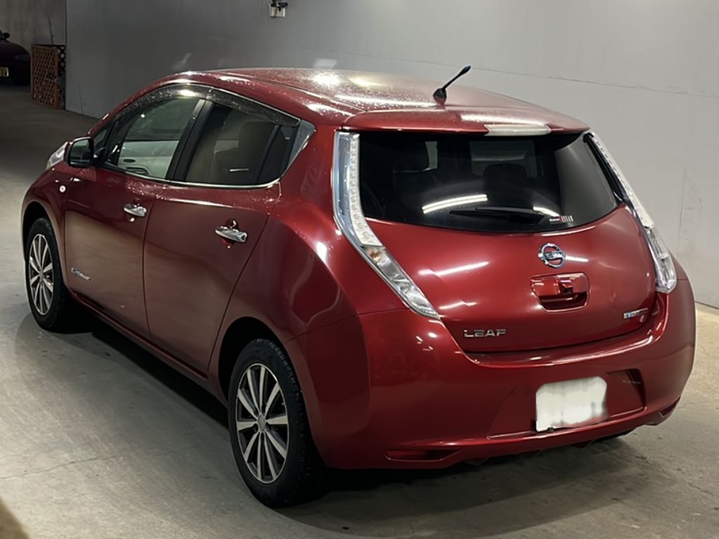 NISSAN LEAF