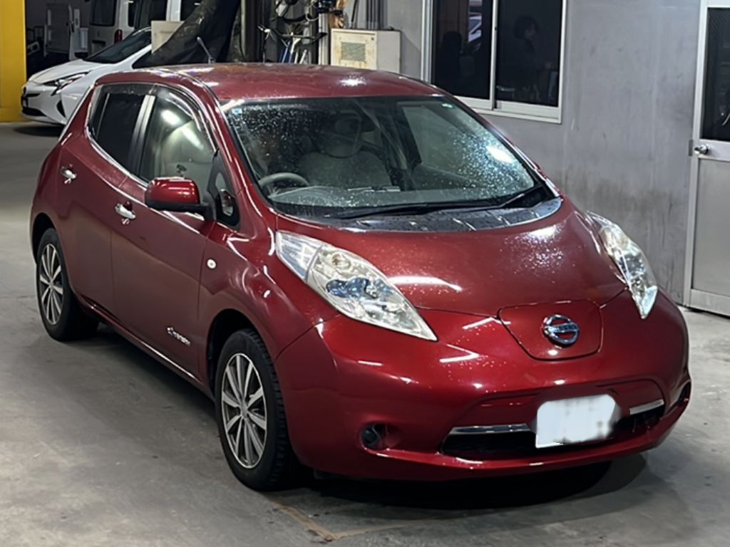 NISSAN LEAF