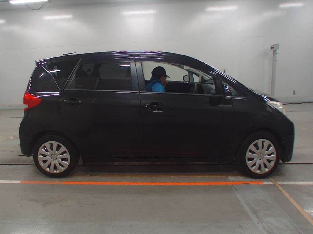 SUBARU TREZIA