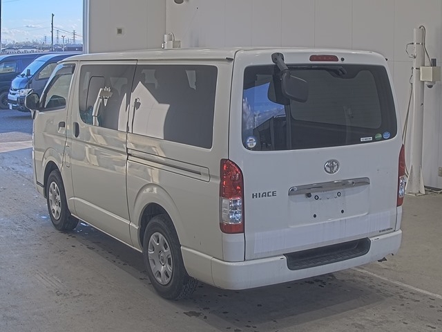 TOYOTA REGIUS ACE