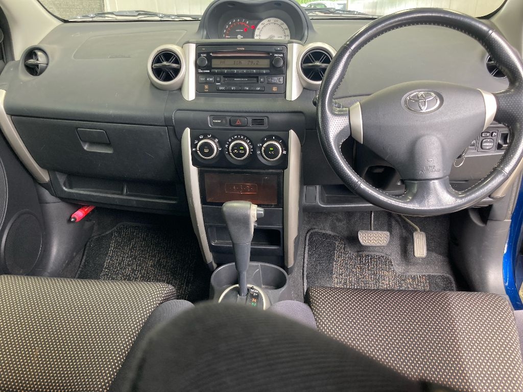 TOYOTA IST