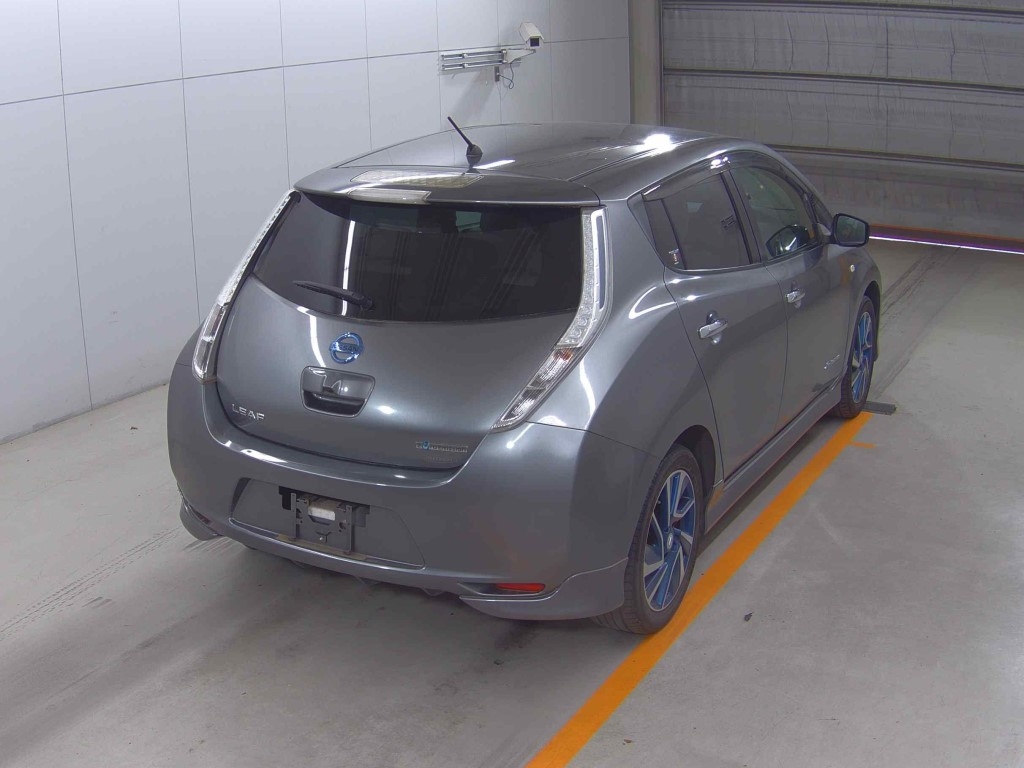 NISSAN LEAF