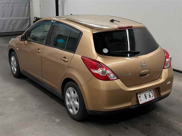 NISSAN TIIDA
