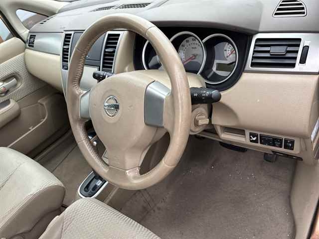 NISSAN TIIDA