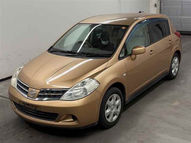 NISSAN TIIDA