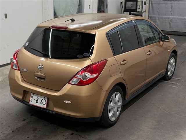 NISSAN TIIDA
