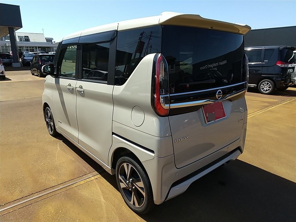 NISSAN ROOX