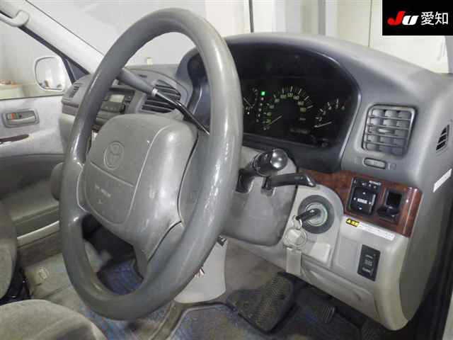 TOYOTA HIACE REGIUS