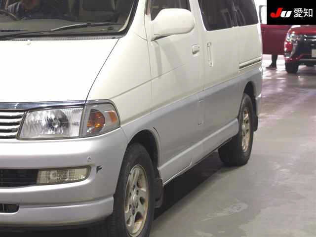 TOYOTA HIACE REGIUS