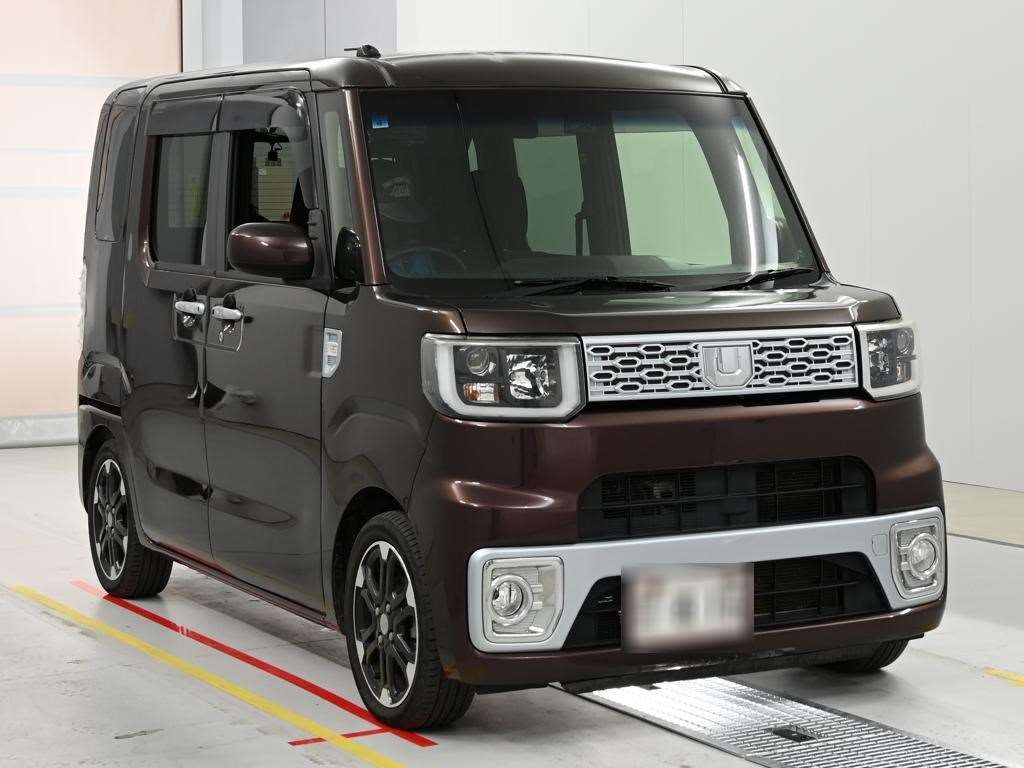 DAIHATSU WAKE