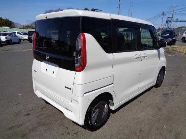 NISSAN ROOX