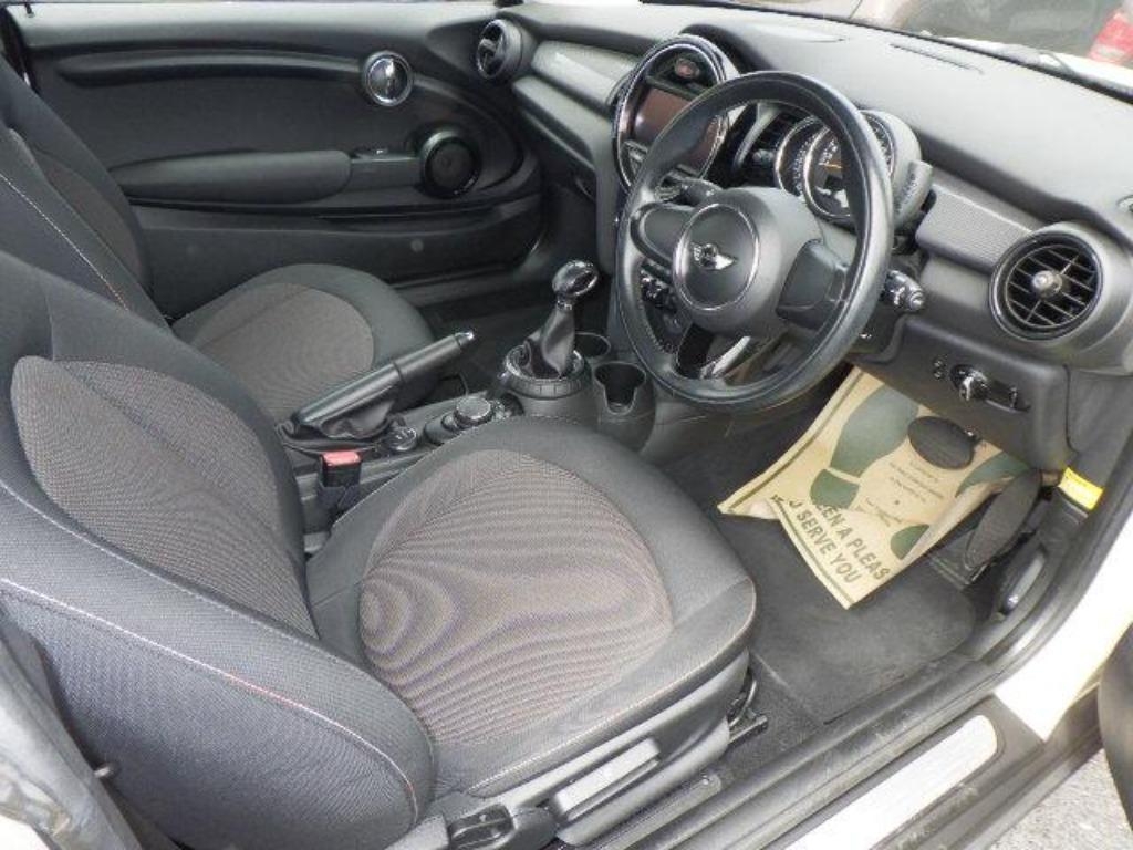 MINI HATCH