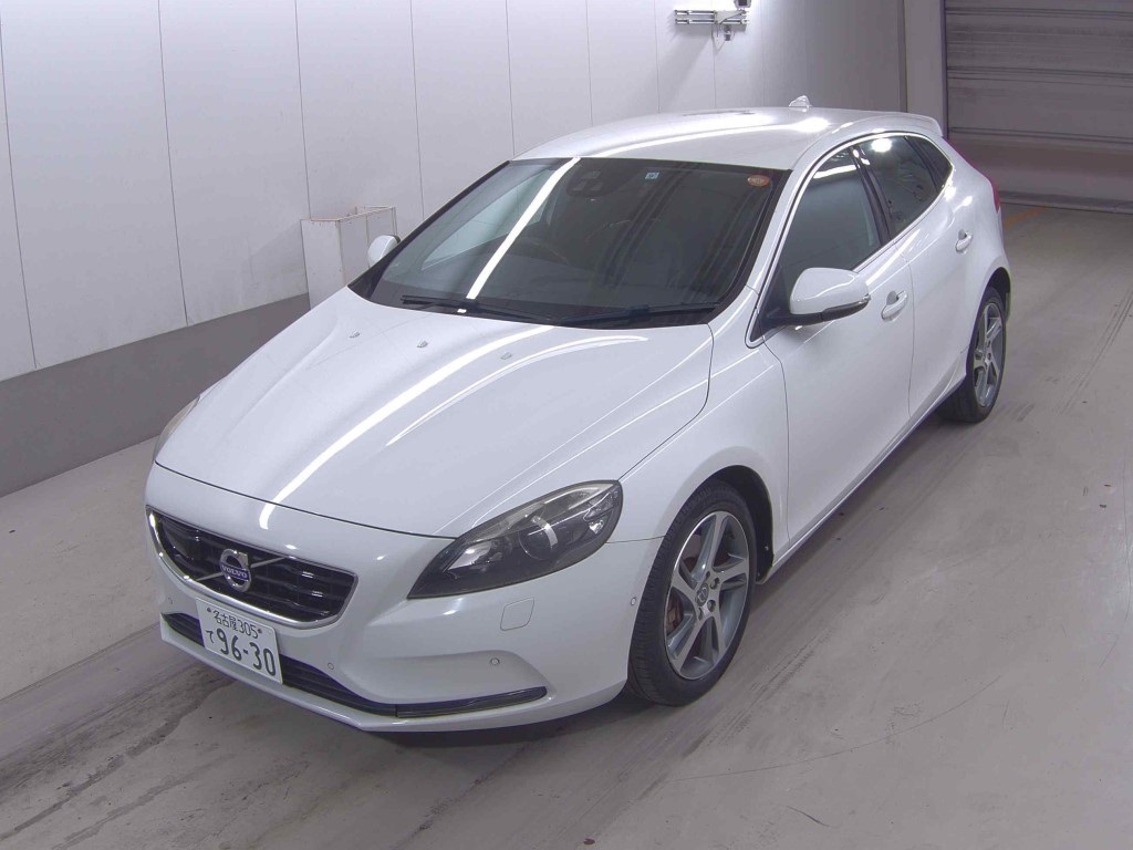 VOLVO V40