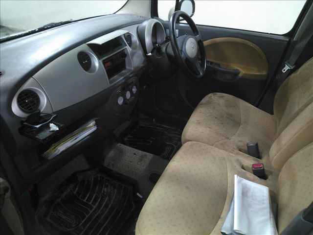 DAIHATSU MOVE LATTE