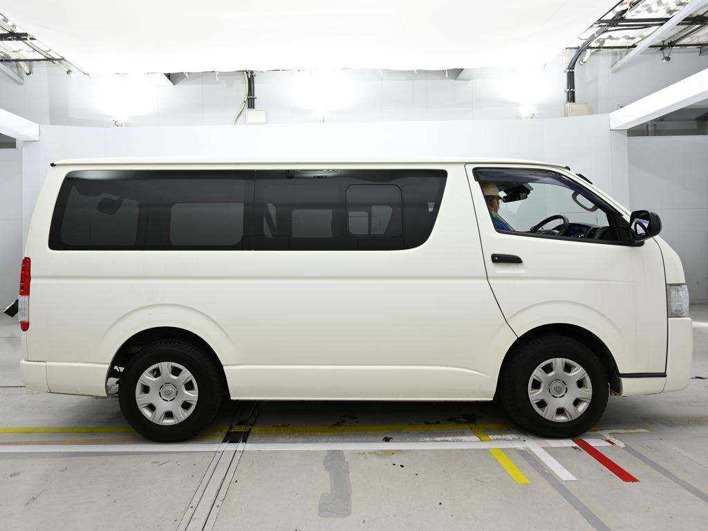 TOYOTA REGIUS ACE