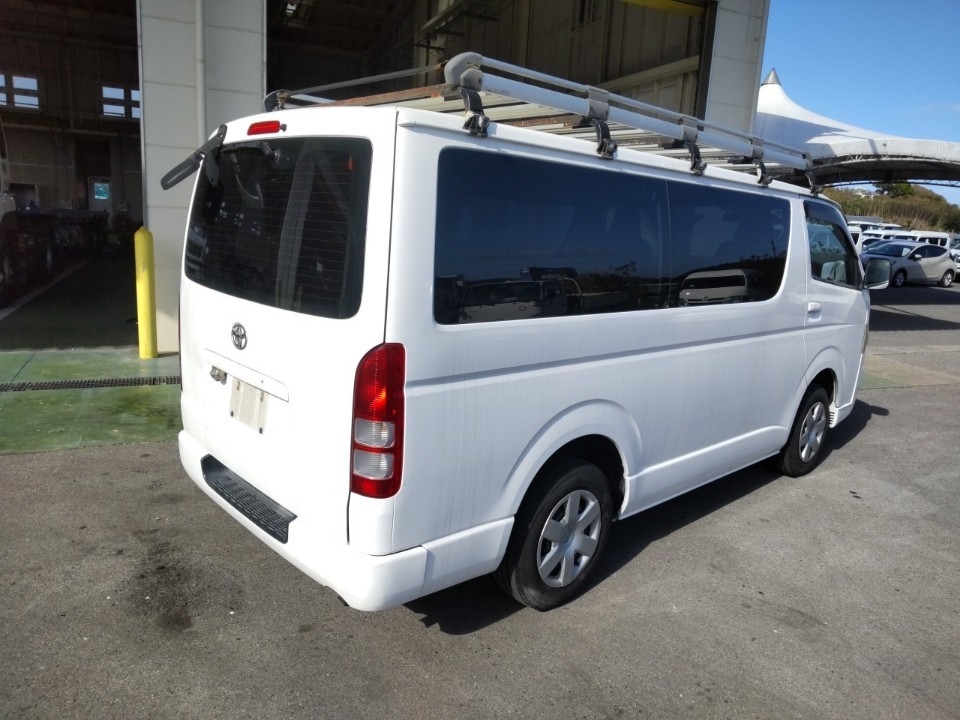TOYOTA REGIUS ACE