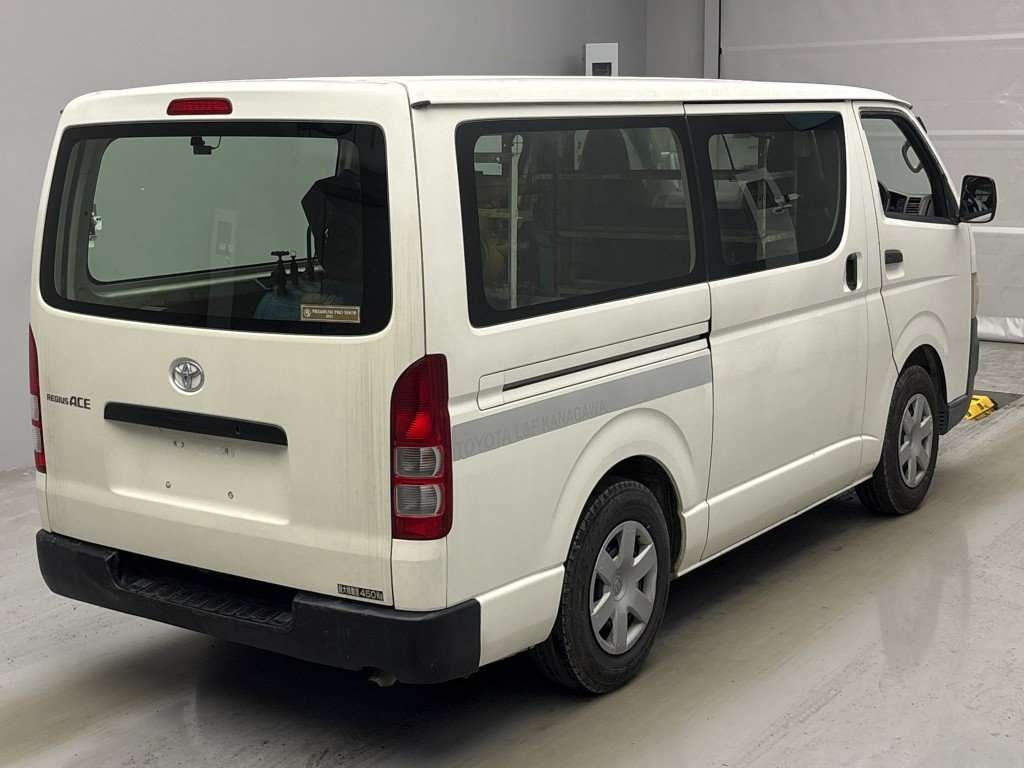 TOYOTA REGIUS ACE