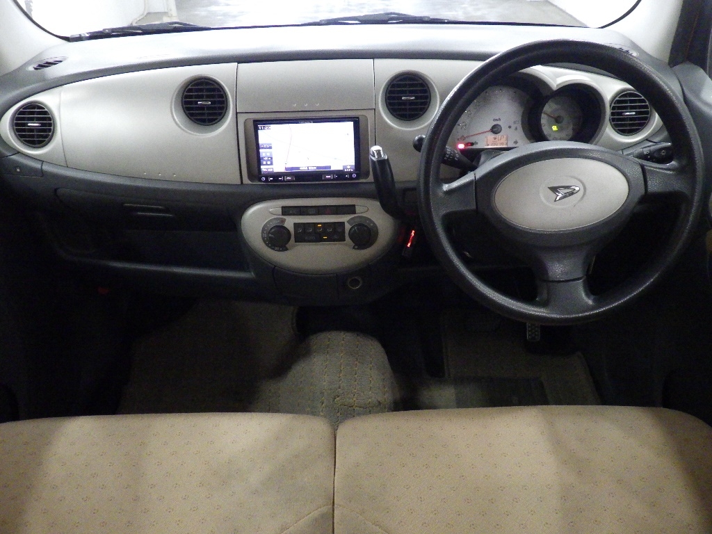 DAIHATSU MOVE LATTE