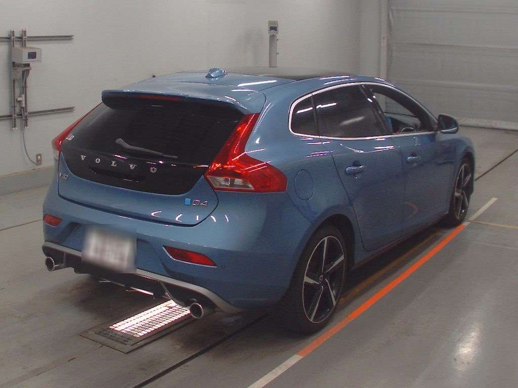 VOLVO V40