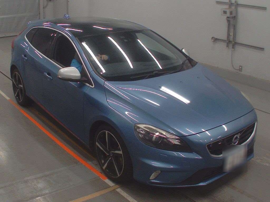 VOLVO V40