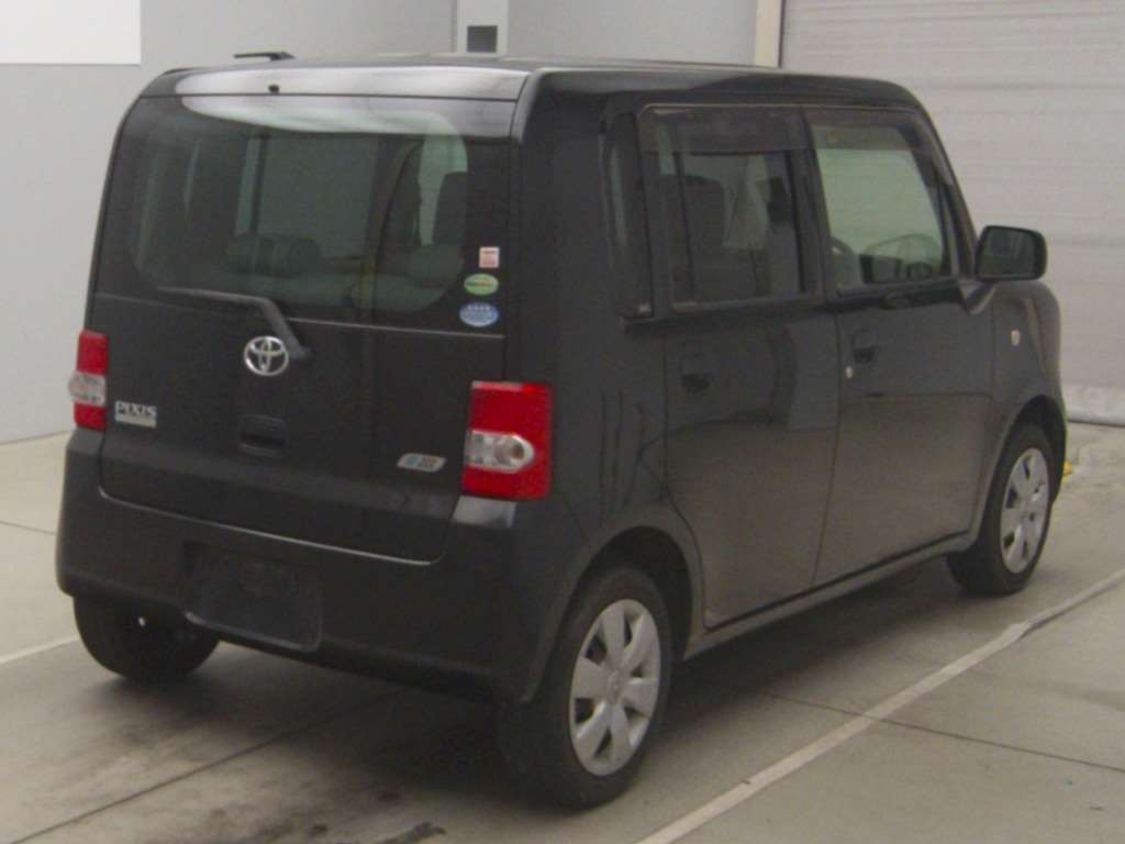 TOYOTA PIXIS SPACE