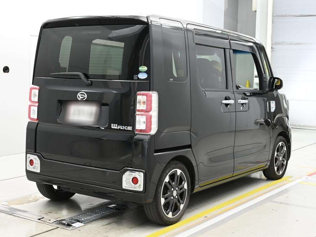 DAIHATSU WAKE