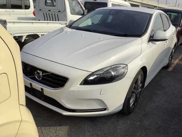 VOLVO V40