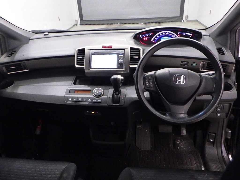 HONDA FREED SPIKE