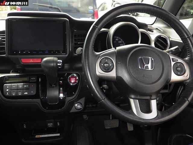 HONDA N-BOX SLASH