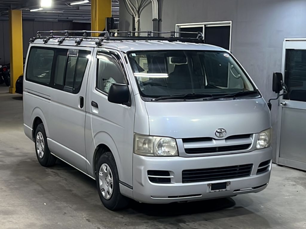 TOYOTA REGIUS ACE