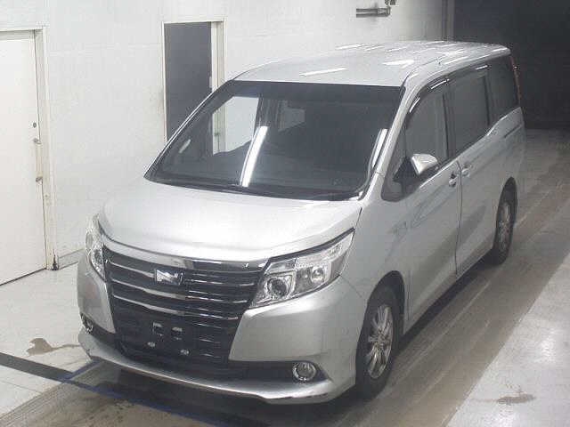 TOYOTA NOAH